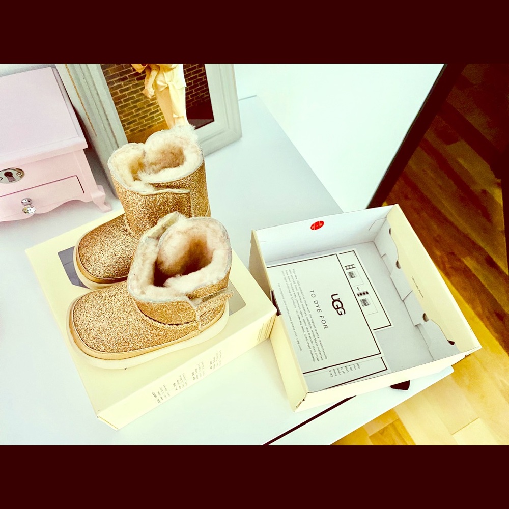 Baby girl Ugg 2/3